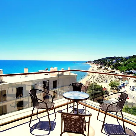 Cabacum Pleasure Beachfront - 50m To And Pool