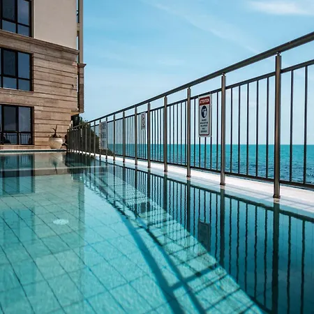 Apartmanhotel Cabacum Pleasure Beachfront - 50m To And Pool Várna