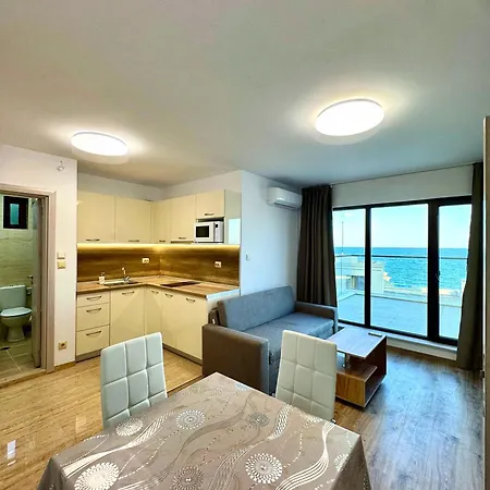 Cabacum Pleasure Beachfront - 50m To And Pool Varna